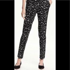 Old Navy Blk & Grey Leopard Print Cropped …